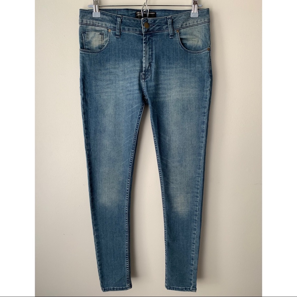 Paula Cahen D’anvers • 29 • Medium Distressed Wash Skinny Jeans